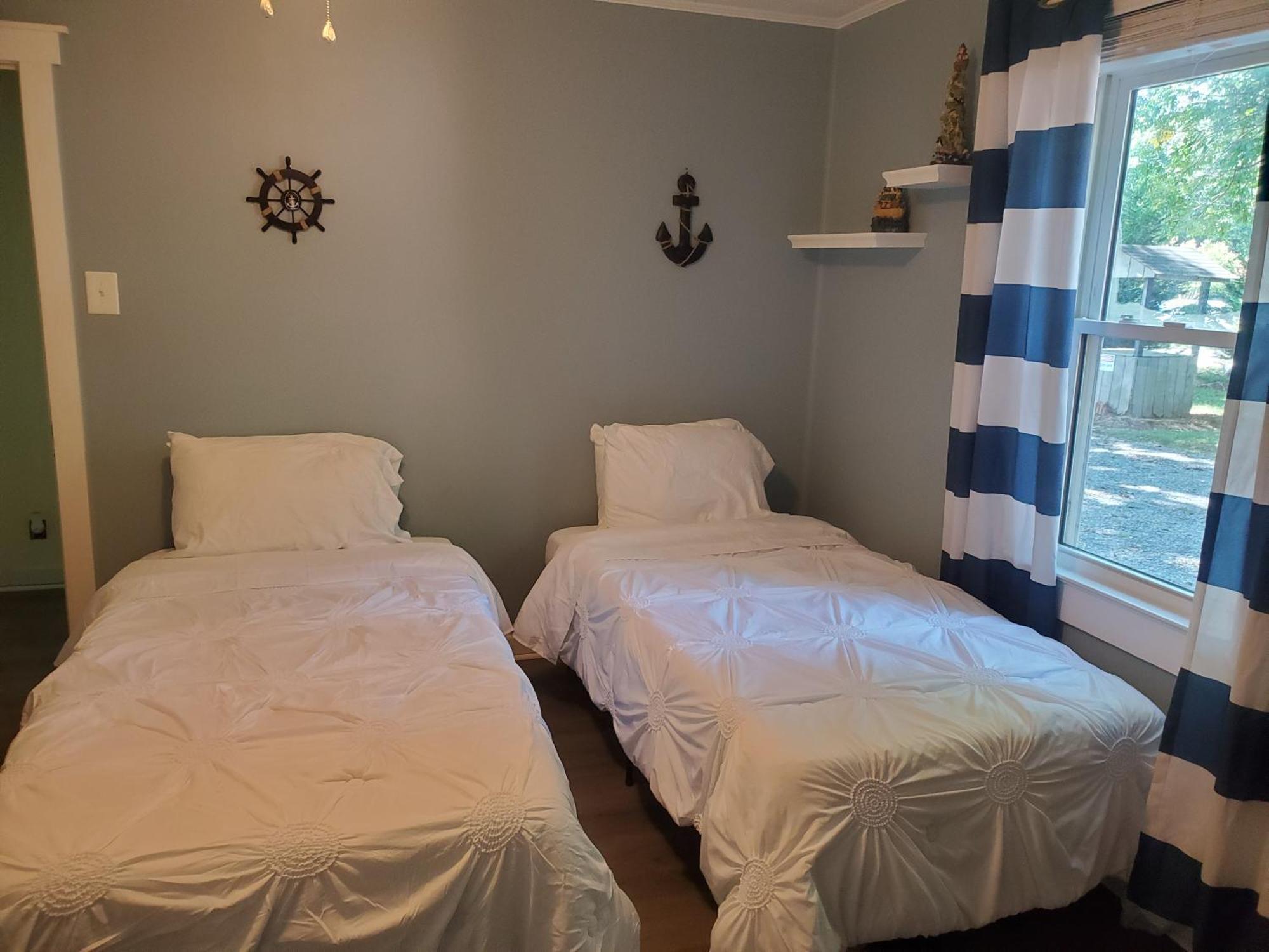 Private Single Level Standalone House Large Lot - 3 Bedrooms Charlotte Exterior foto